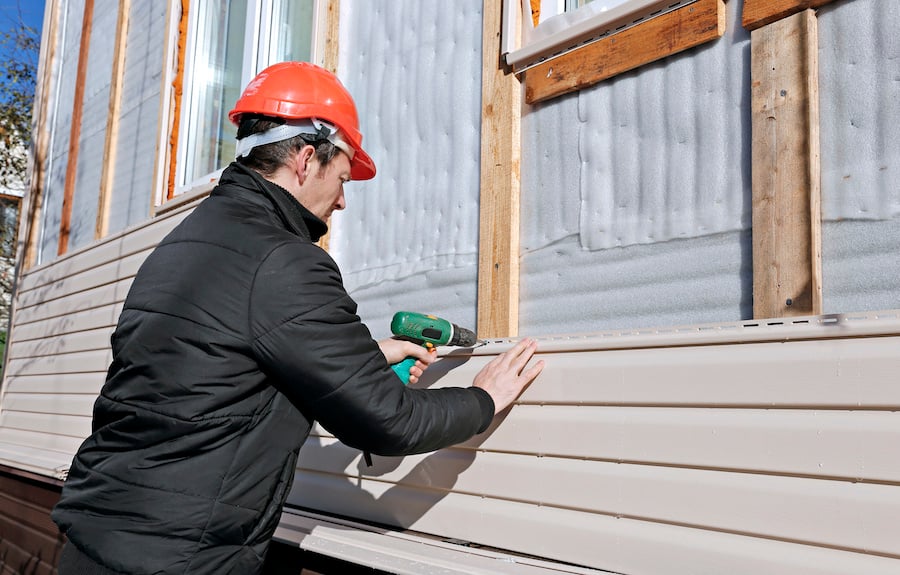 installing-vinyl-siding